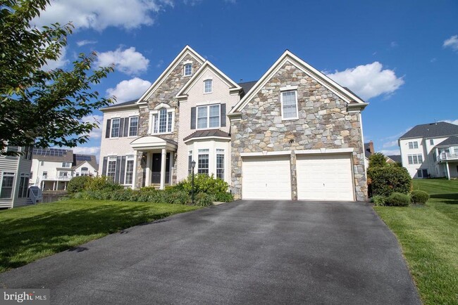 Building Photo - 5213 Carson Ct