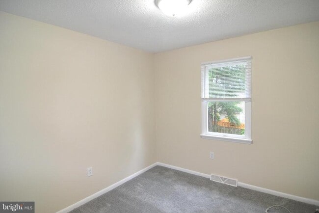 Building Photo - 21632 Shangri-La Wy