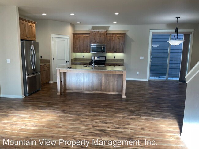 Building Photo - 3 br, 3 bath House - 2895 SW Yew Park Lane