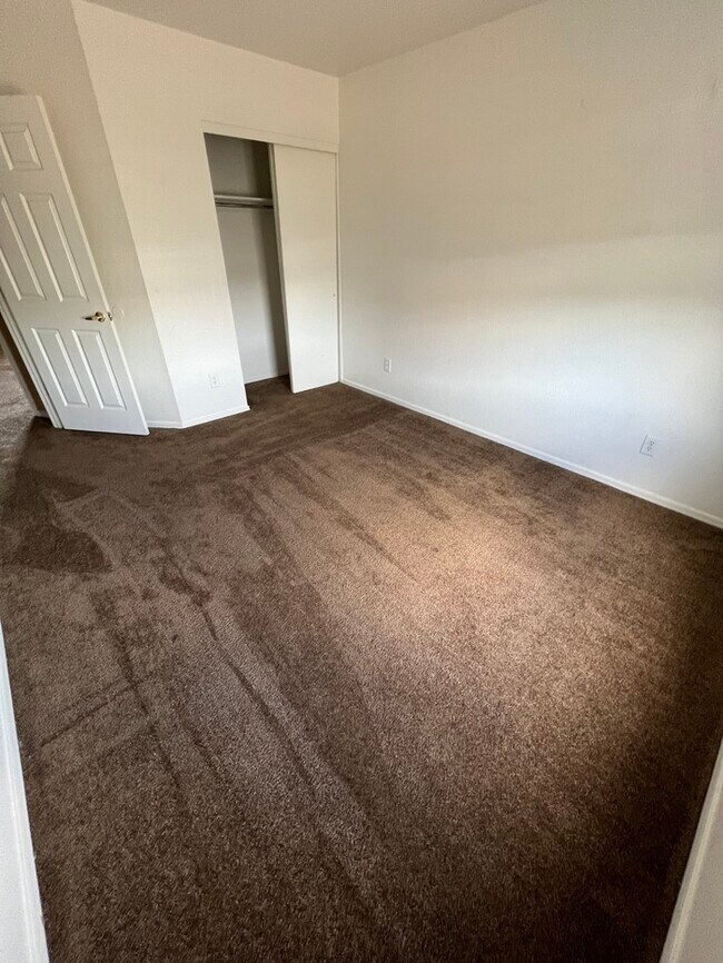 Building Photo - HOUSE FOR RENT