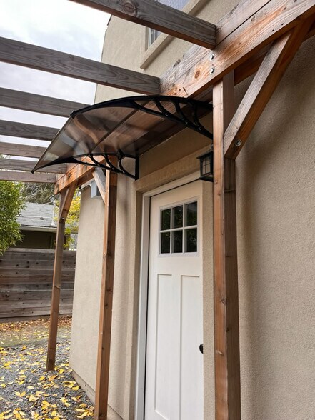 Building Photo - 517 B St