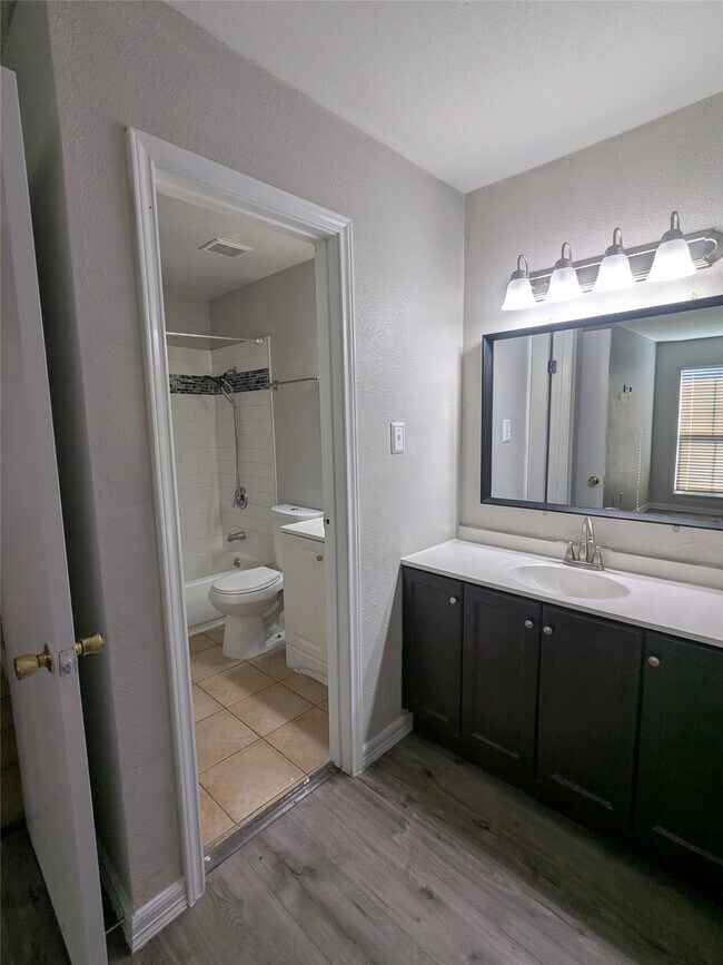 Building Photo - 13480 S Thorntree Dr