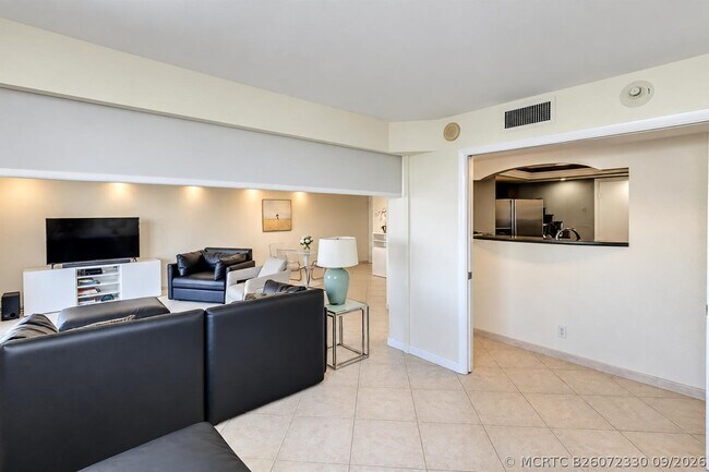 Building Photo - 1 Las Olas Cir