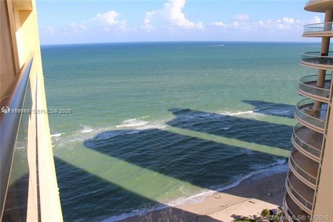 Building Photo - 16275 Collins Ave