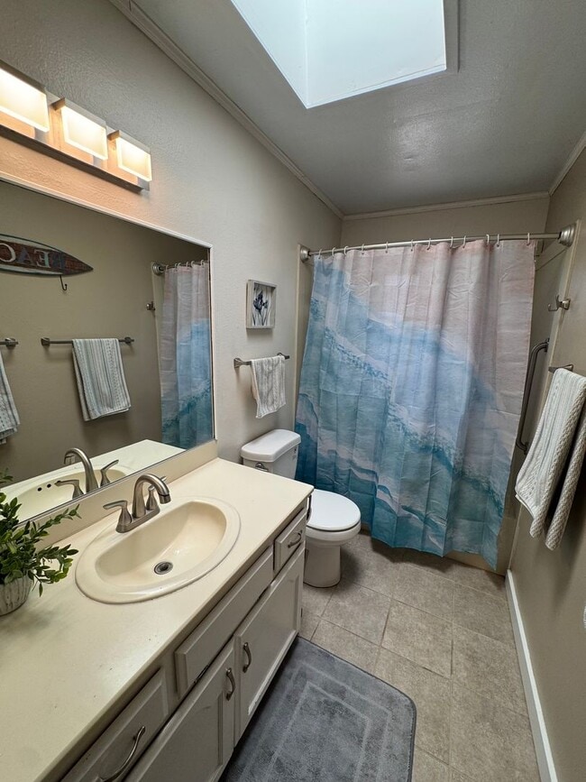 Building Photo - Fully Furnished Home Near the Beach in Gro...