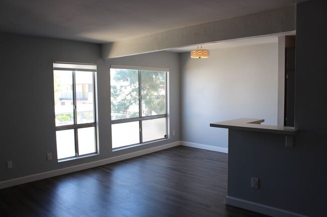 Building Photo - Upstairs 1 bedroom in Fairmont Gardens Com...
