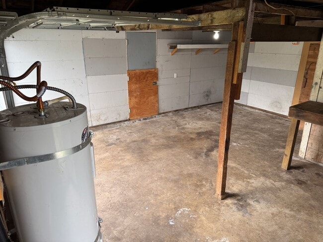 Building Photo - Updated 3 bedroom, 1 bath house in Springfield!