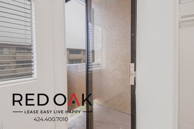 Building Photo - MOVE-IN SPECIAL! Lovely One Bedroom with C...