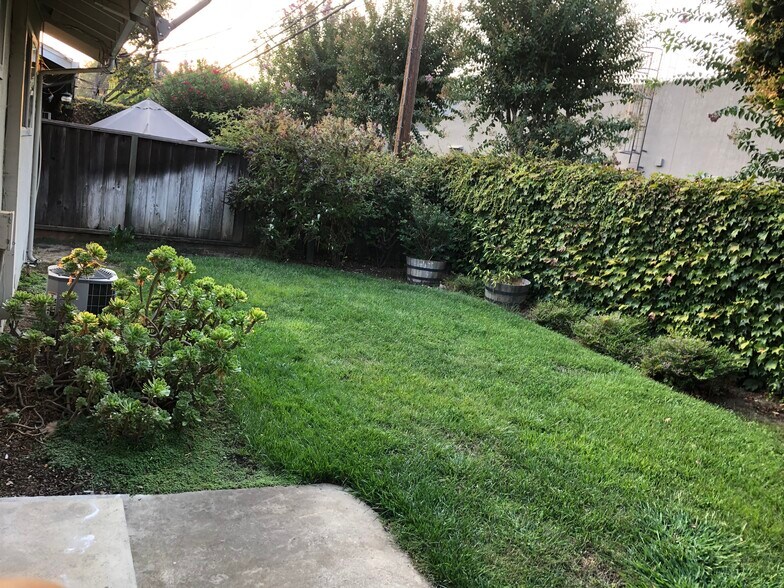 Building Photo - 1675 Whitwood Ln