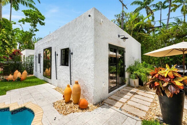 Building Photo - 1225 Alhambra Cir