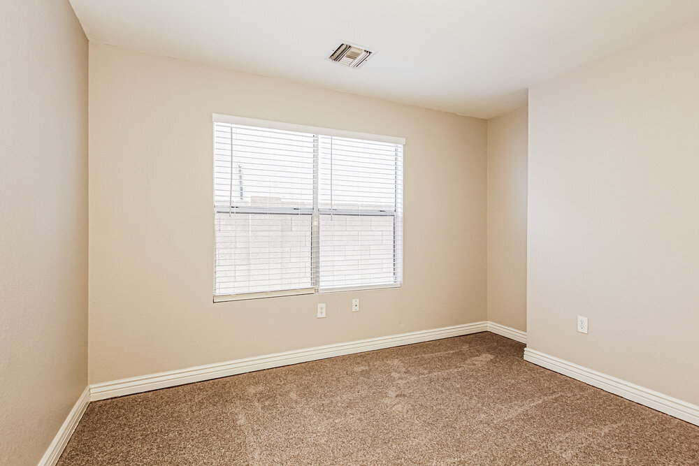 Building Photo - 7848 W Fleetwood Ln