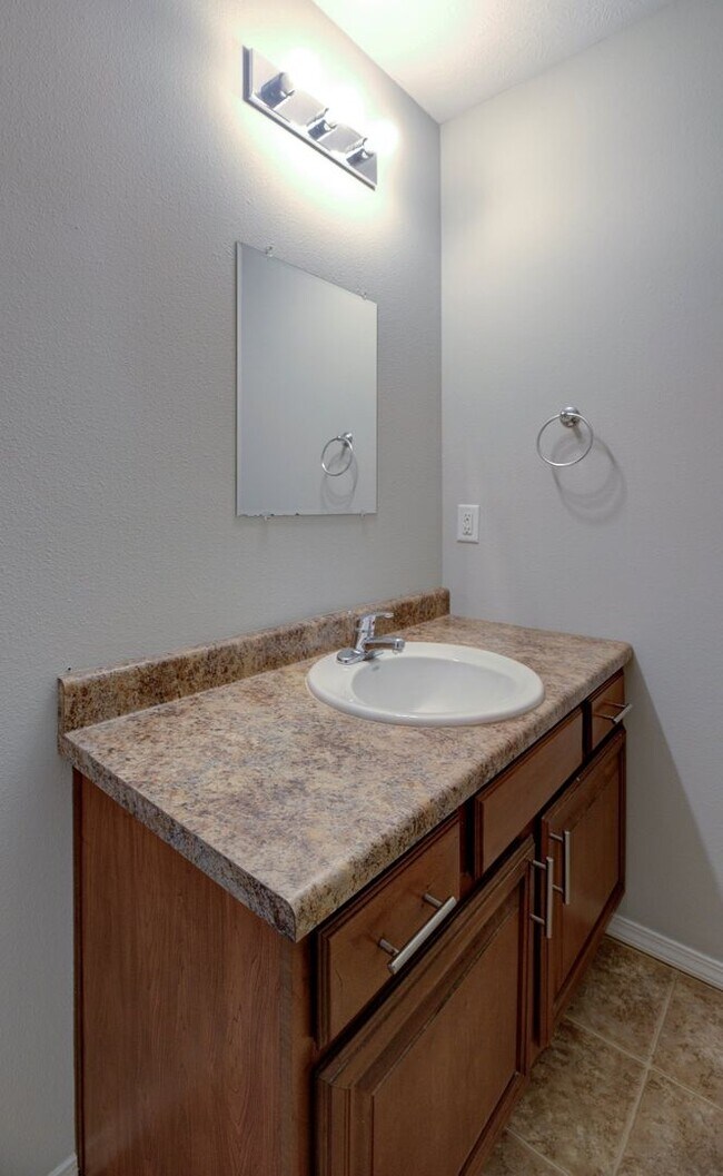 Building Photo - 3 Bedroom in Republic!