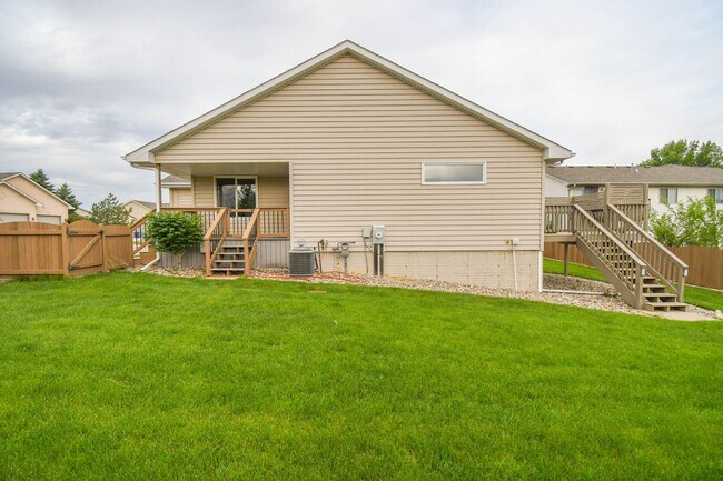Building Photo - South Sioux Falls 3BR Twin Home | Main Floor Living & Finished Lower Level!