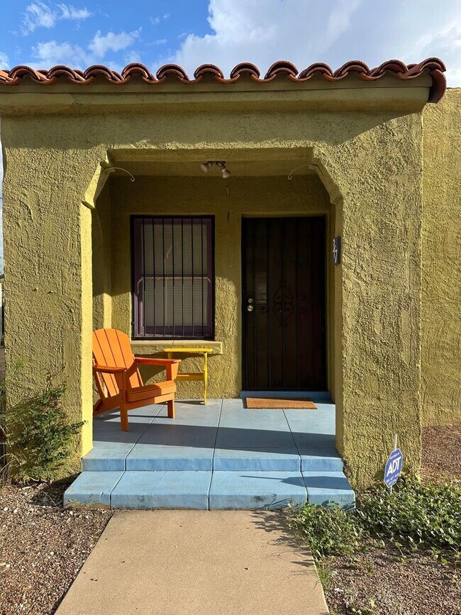 Building Photo - 317 N Santa Rita Ave