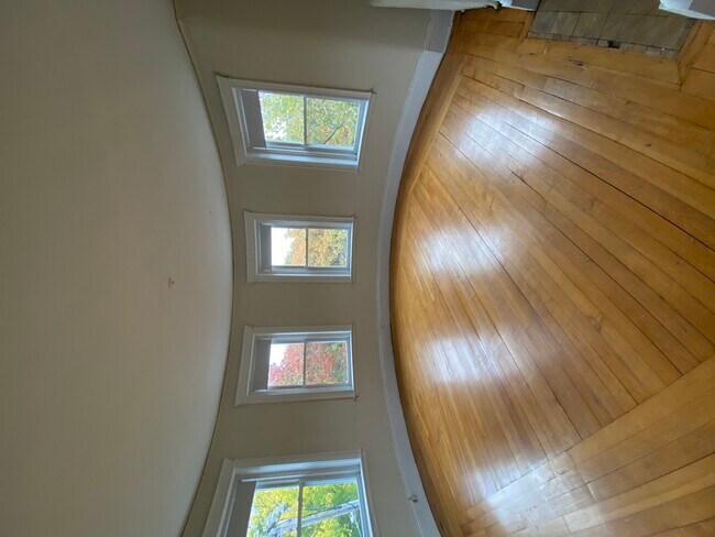 Building Photo - 1824 Beacon St