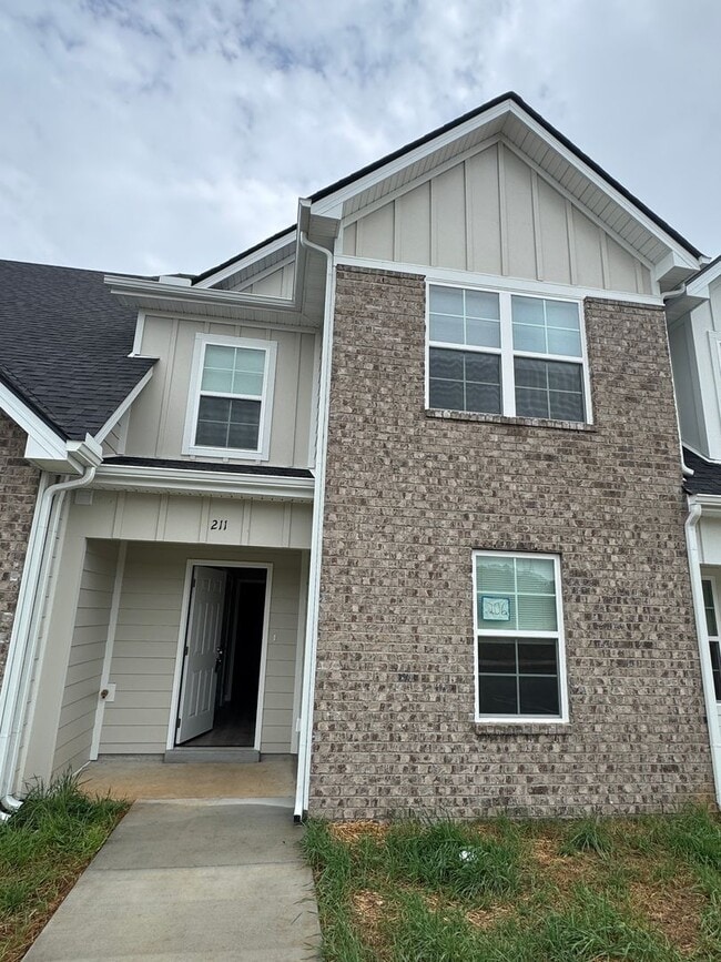 Building Photo - 211 Mountaindale Dr