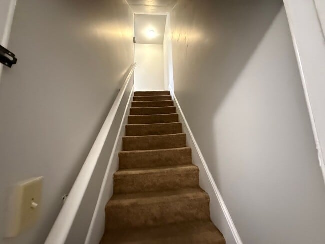 Building Photo - 410 Wolf Ave