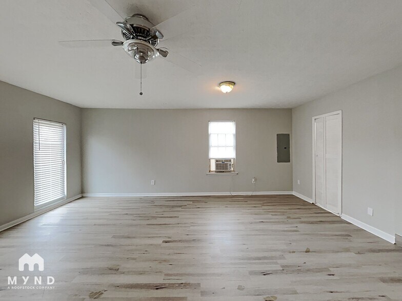 Building Photo - 11190 Knotty Pine Pl