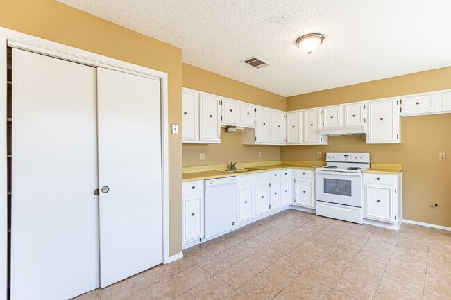 Building Photo - 4414 Valleybrook