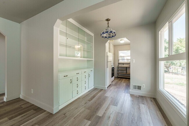 Building Photo - MOVE IN SPECIAL - Charming 1950’s Two-Bedroom with Character & Shared Outdoor Space