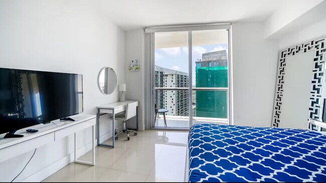 Building Photo - 485 Brickell Ave