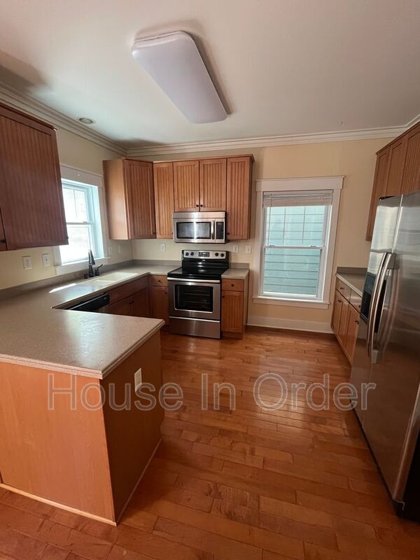 Building Photo - 129 Aurora Dr