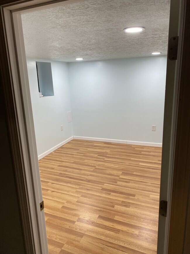 Building Photo - 4012 Henderson Ave