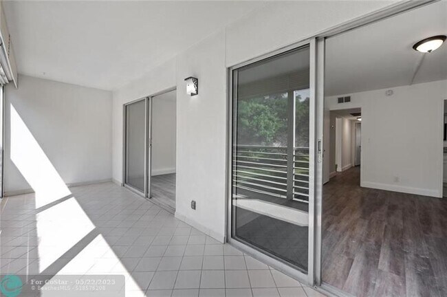 Building Photo - 2202 Lucaya Bend