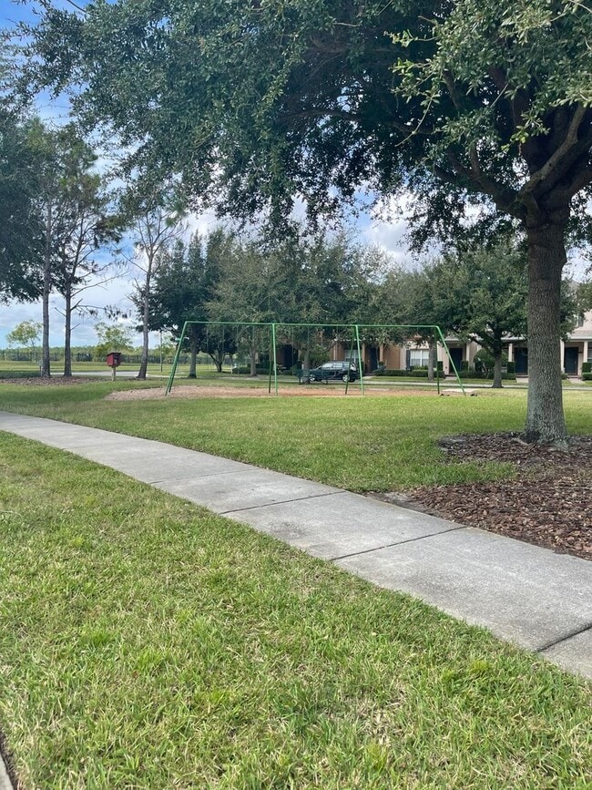Building Photo - 5 bed / 2.5 bath Lake Nona Townhome!