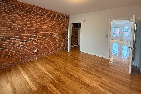 Building Photo - 164 Broadway