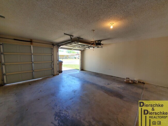 Building Photo - Cute 3 Bedroom 2 Bath House Near the Base COMING SOON!