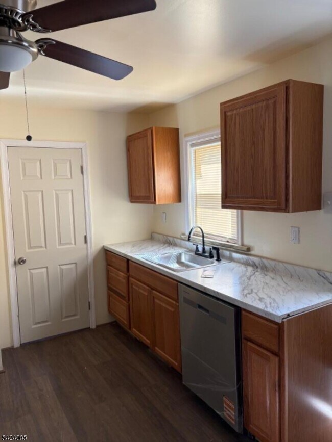 Building Photo - 7 Filmore St