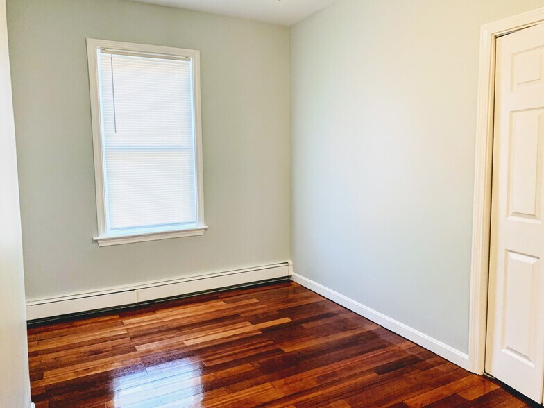 Building Photo - 108 Boston St