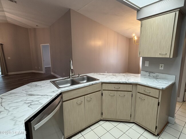 Building Photo - 5426 Landis Ave