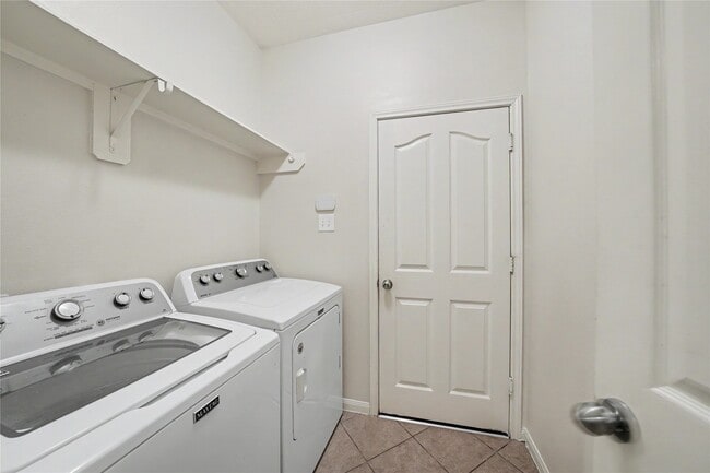 Building Photo - 10035 Arcadian Spgs Ln