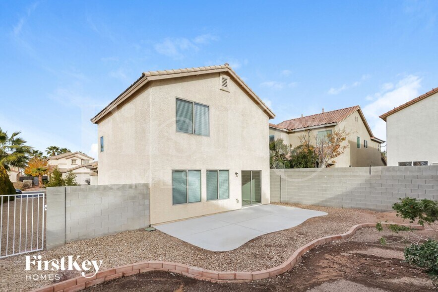 Building Photo - 9551 Grapeland Ave