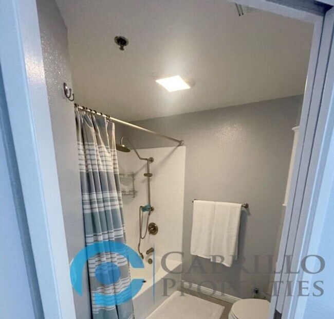 Building Photo - 640 Camino De Ln