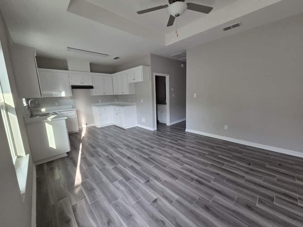 Building Photo - 508 W Tyler Ave