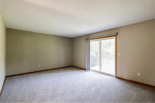 Building Photo - 13752 Round Lake Blvd NW