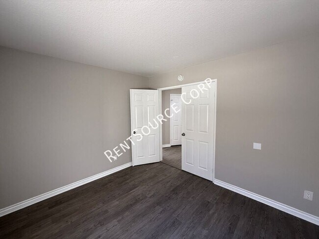 Building Photo - 40055 Castana Ln