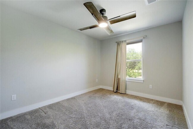 Building Photo - 7408 Buchholz St