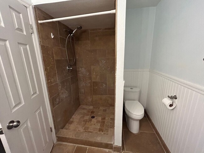 Building Photo - 3 Bed with a private pool