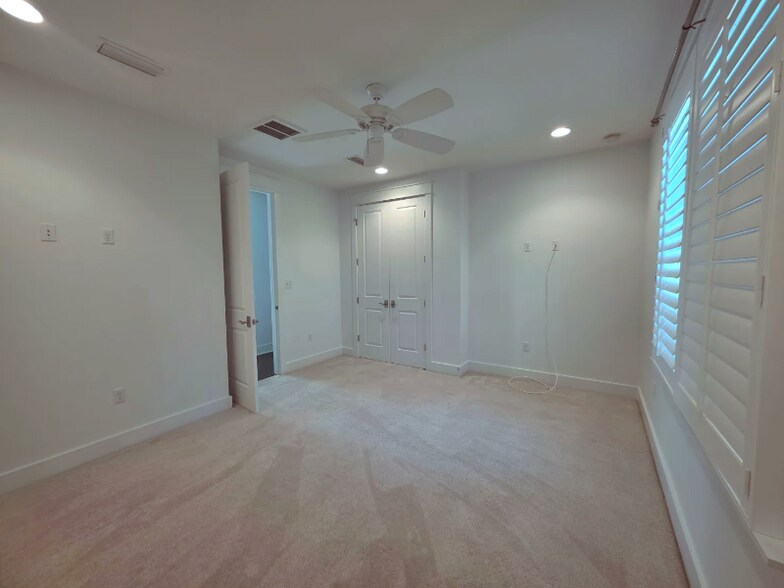 Building Photo - 309 Jack Knife Drive