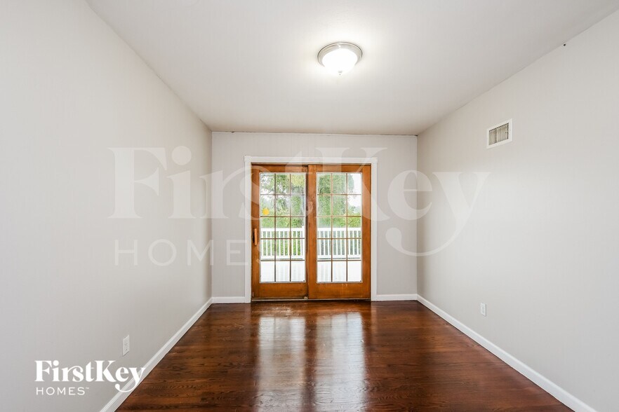 Building Photo - 3915 Rodapa Dr