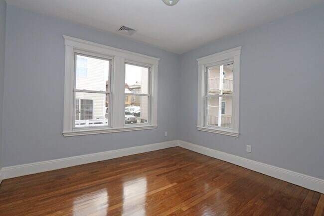 Building Photo - 249 Kittredge St