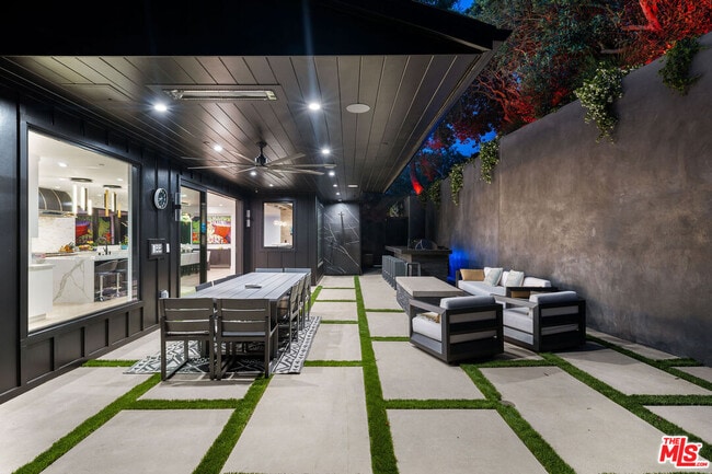 Building Photo - 3140 Coldwater Canyon Ave