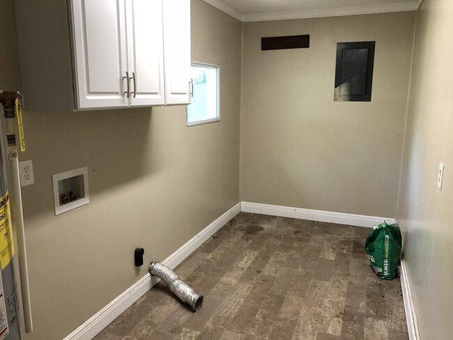 Building Photo - 3 Bed/2 Bath for rent in Madison!
