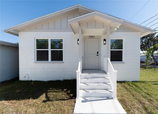 Primary Photo - 7291 8th St N