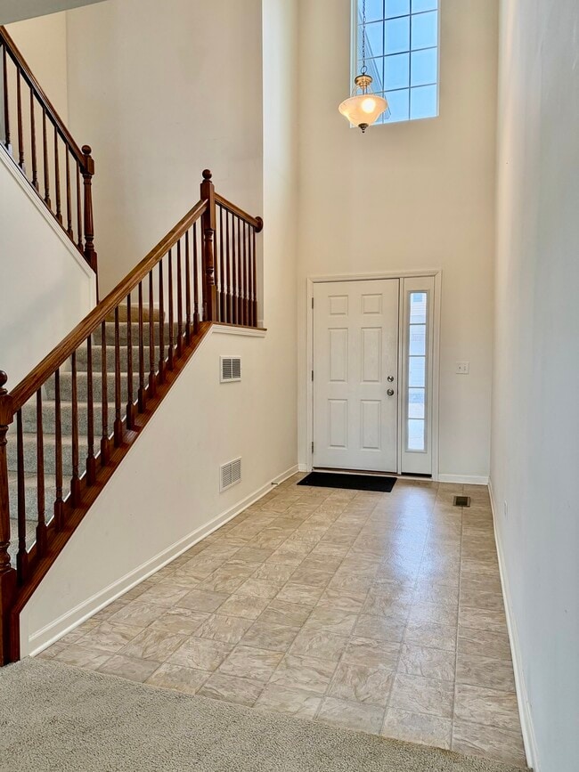 Building Photo - 544 Silverton Dr