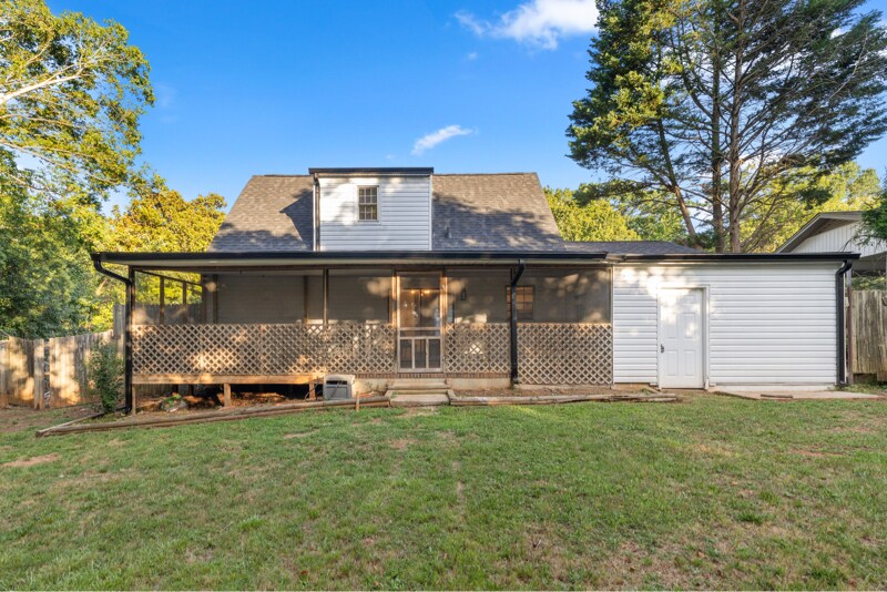 Building Photo - 107 Briar Ln